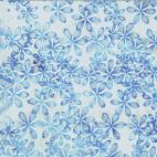 Tissu batik fleur bleue fond bleu clair
