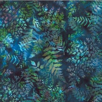 Tissu batik fougère et feuillage vert violet fond bleu