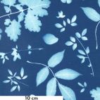 Tissu patchwork bleu foncé silhouettes de feuilles - Bluebell de Janet Clare