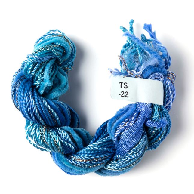 Sélection de 5 fils texturés pour broderie créative - Bleu 22 Sélection de 5 fils texturés pour broderie créative - Bleu 22