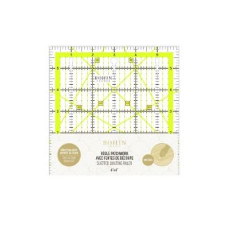 Règle Patchwork Bohin carrée avec fentes de découpe 6" x 6"