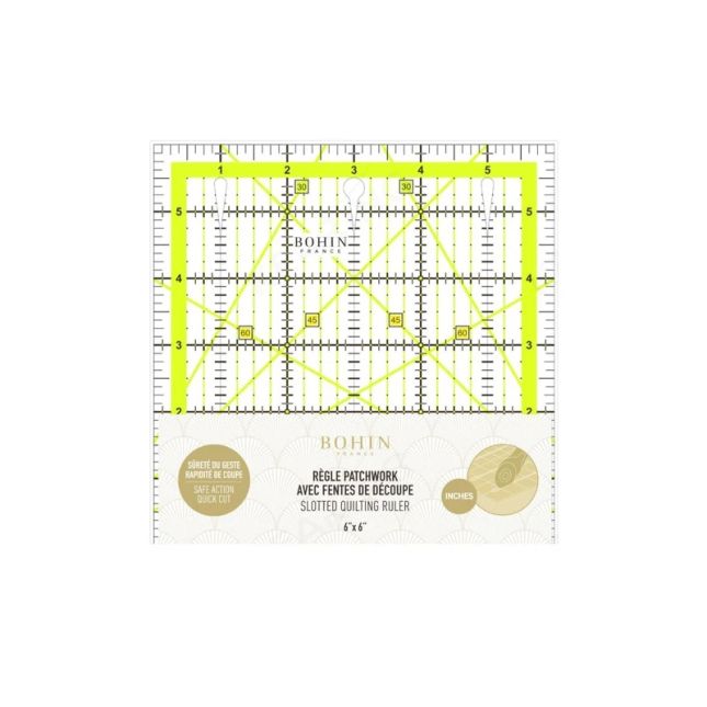Règle Patchwork Bohin carrée avec fentes de découpe 6" x 6"